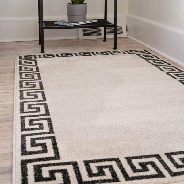 Classic Geometric Border Rug: Modern Design