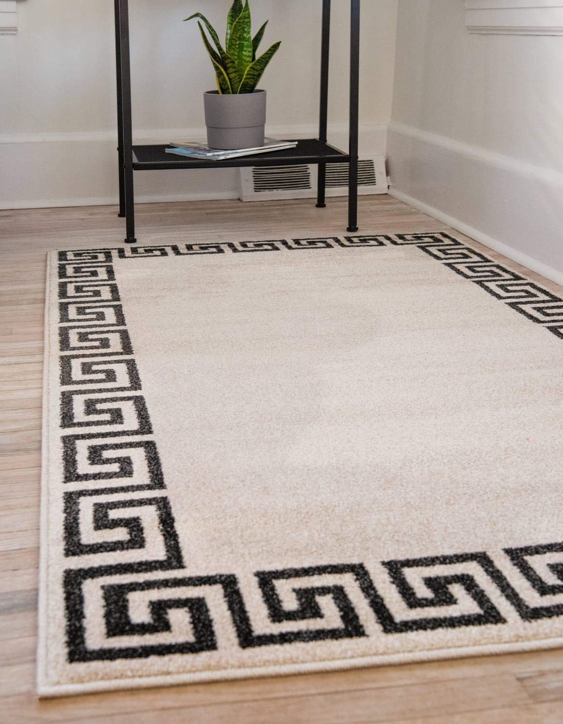 Classic Geometric Border Rug: Modern Design